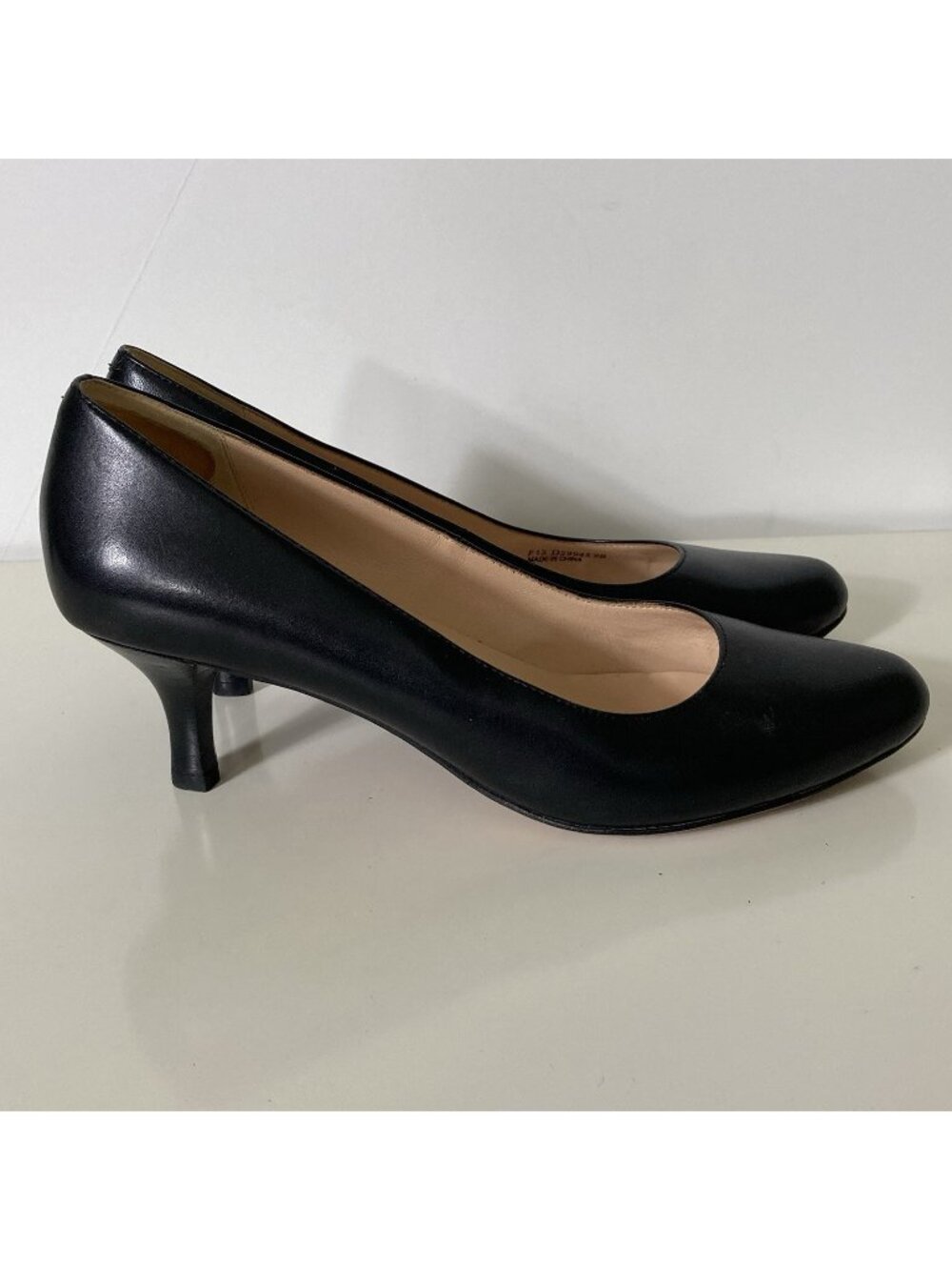 Cole Haan Womens Pump Size 9B Black Leather Mid Heel Business Work Career Office